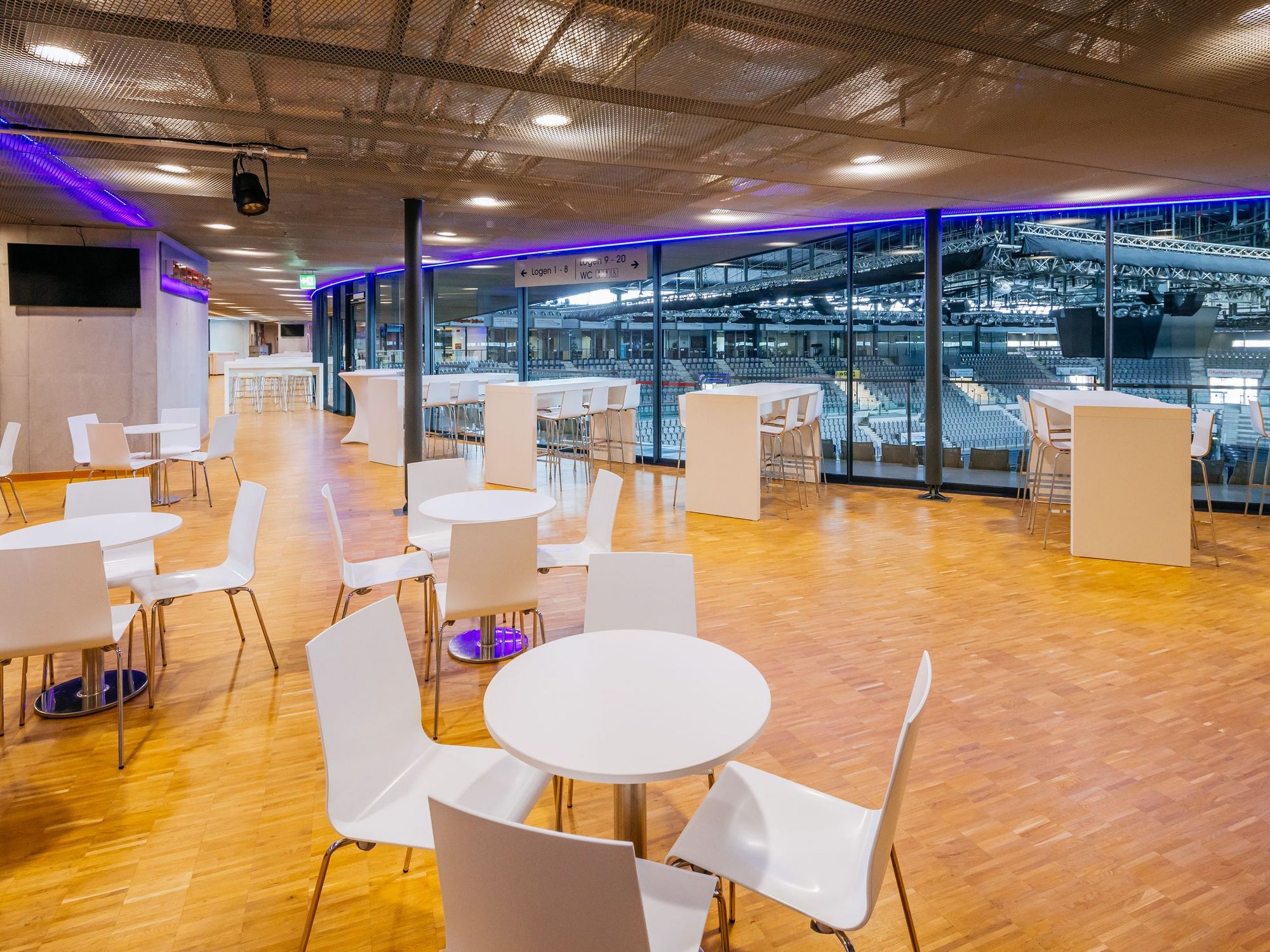 Sitzbereich der Hospitality in der Porsche-Arena