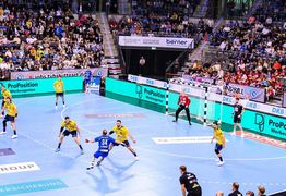 [Translate to Englisch:] Spielfeld TVB von weitem in der ausverkauften Porsche-Arena